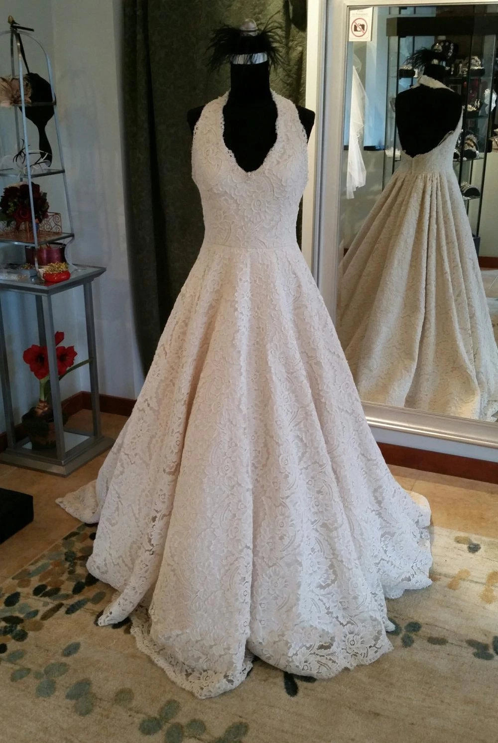 Elegant Sleeveless Pleated Lace Halter A-Line Wedding Dress