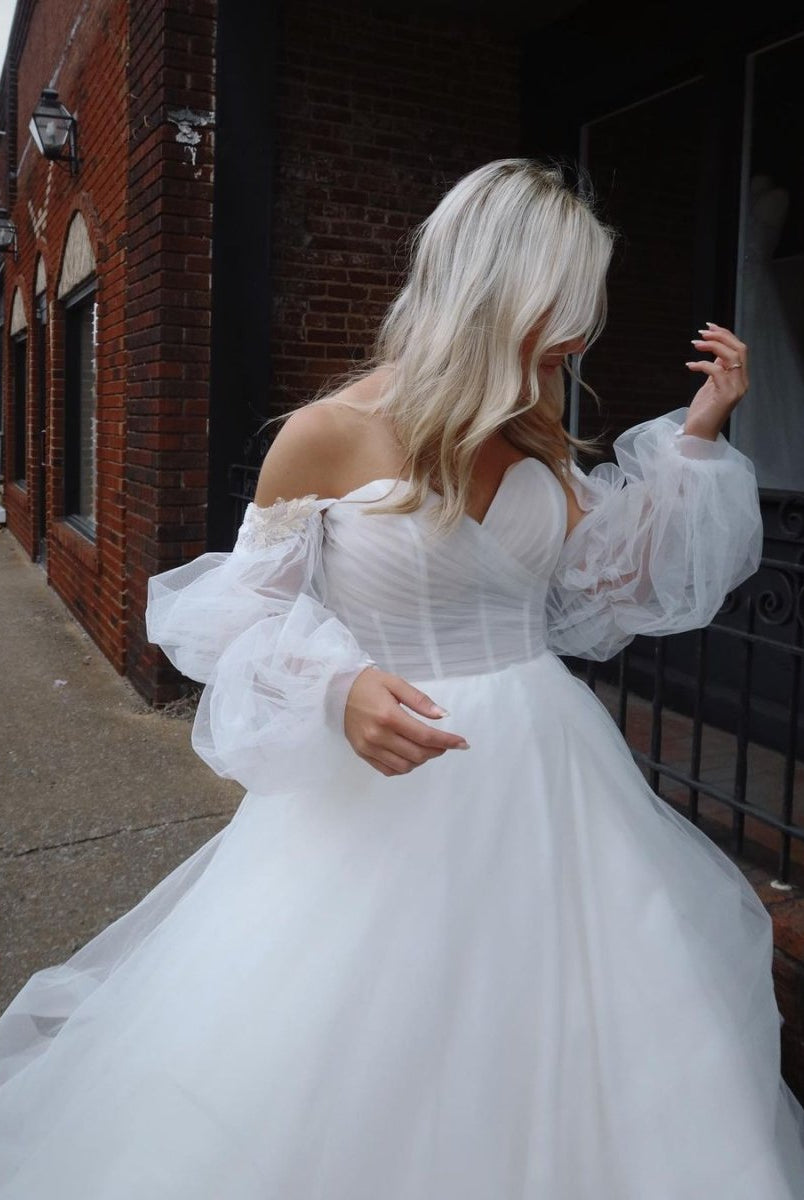 Fairy Ball Gown Sweetheart Tulle Long Wedding Dresses with Ruffled Sleeves