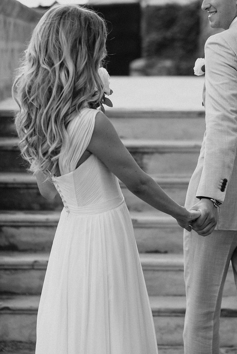 Stunning A-Line Sweetheart White Chiffon Beach Wedding Dresses