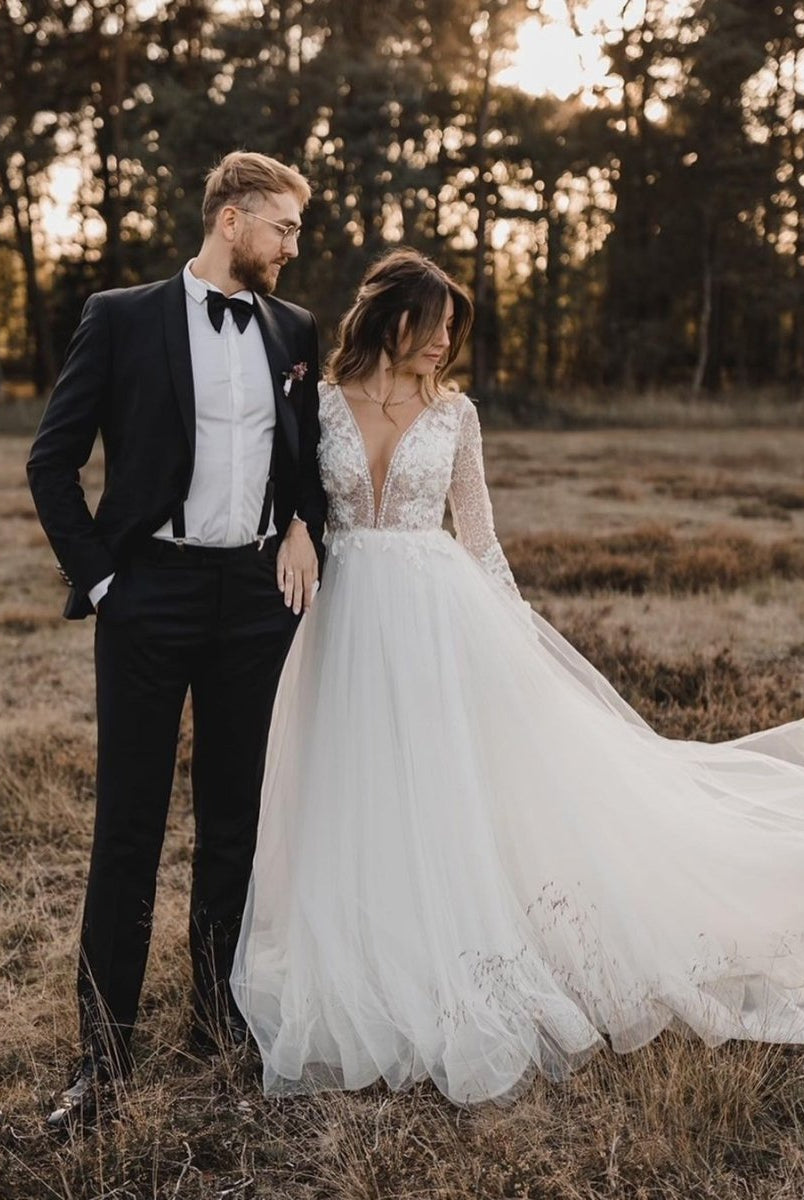 Elegant A Line V Neck Tulle Wedding Dresses with Lace