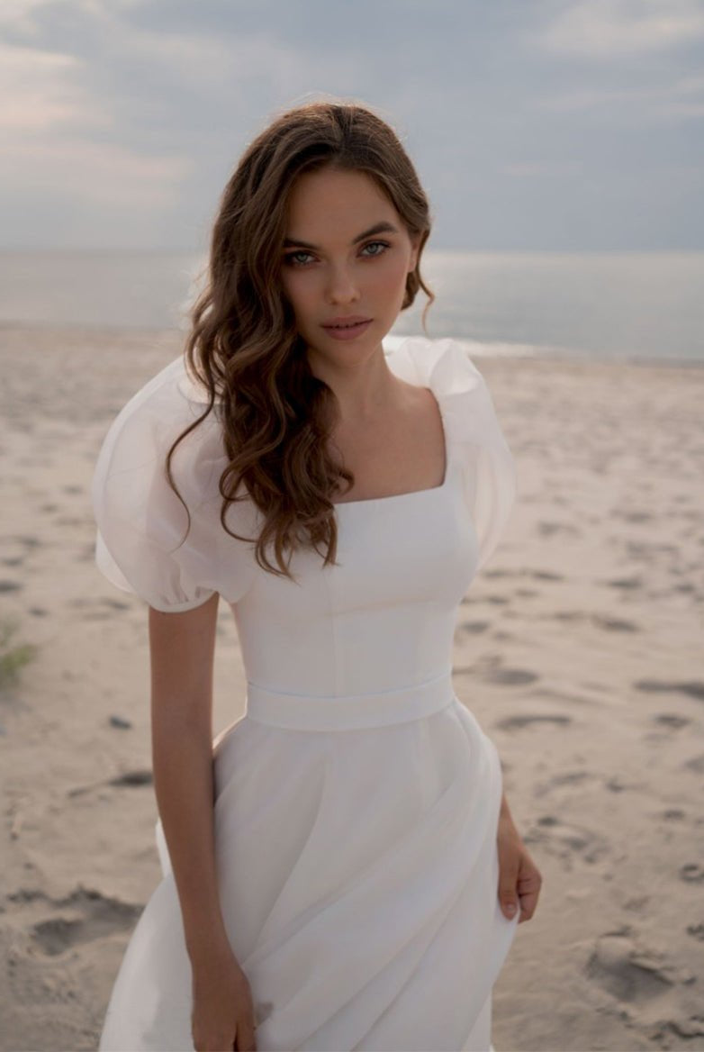 Charming A-Line Square Neck Short Sleeves Wedding Dresses with Train