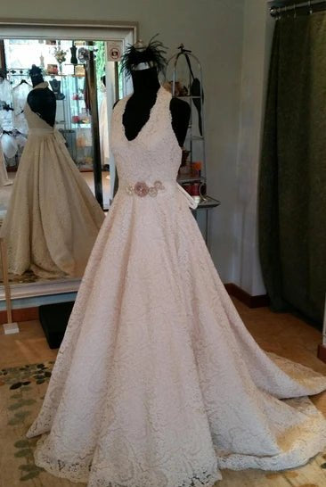 Elegant Sleeveless Pleated Lace Halter A-Line Wedding Dress