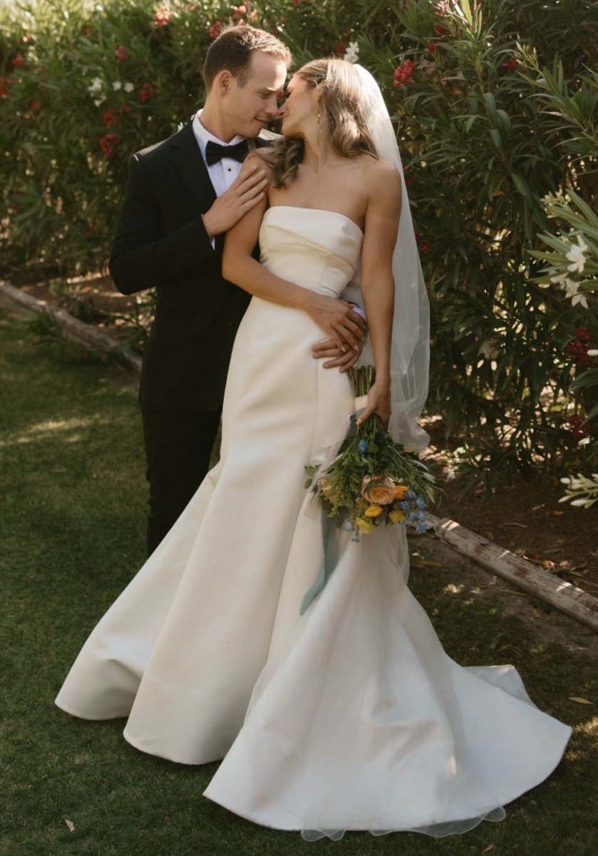 Elegant Mermaid Strapless Satin Sleeveless Wedding Dresses Elegant Mermaid Strapless Satin Sleeveless Wedding Dresses