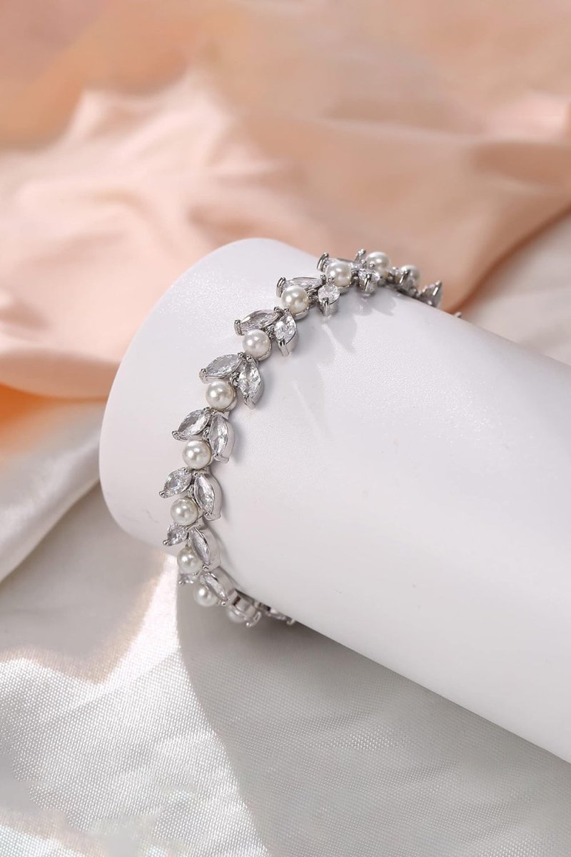 Gold Zirconia Pearl Bracelets with Leaf Filigree