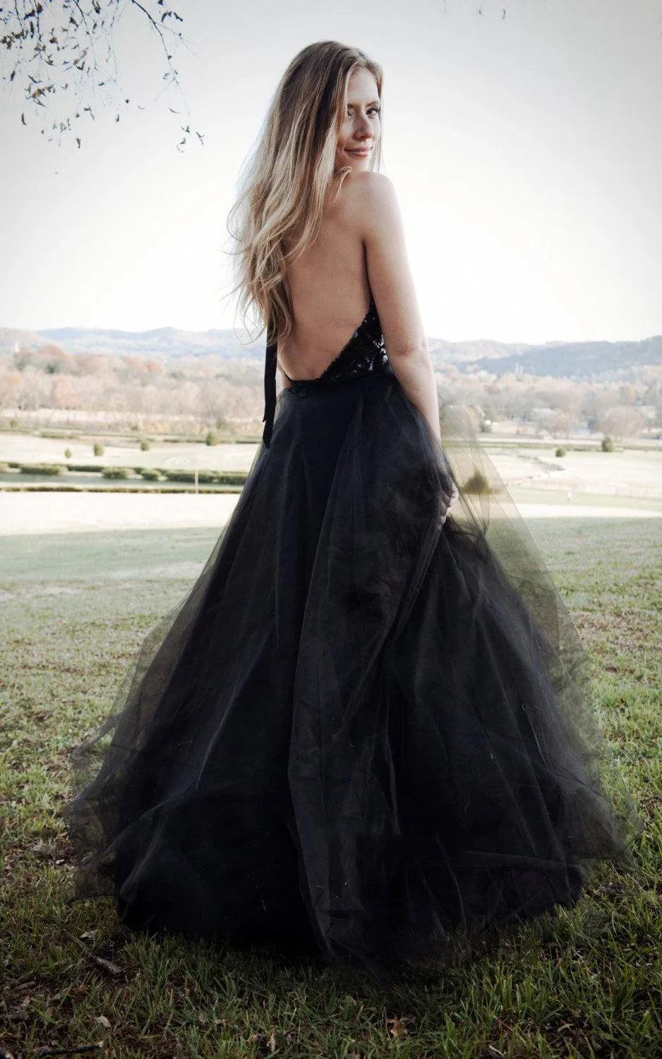 Sexy Black Halter Backless Tulle Sleeveless Wedding Dress with Sequins