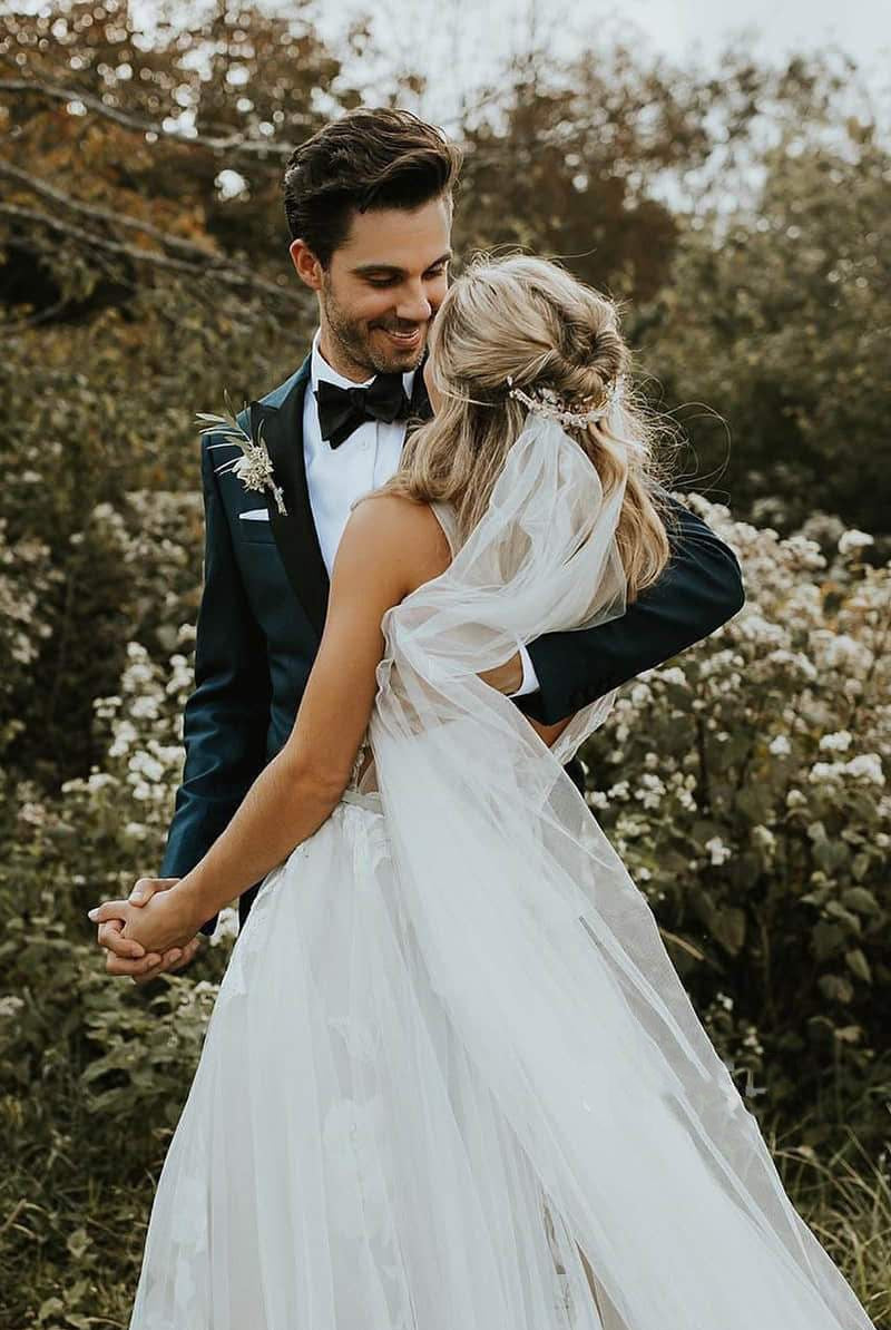 Marvelous V-neck A-Line Wedding Dress Tulle Appliques Rustic Wedding Dress