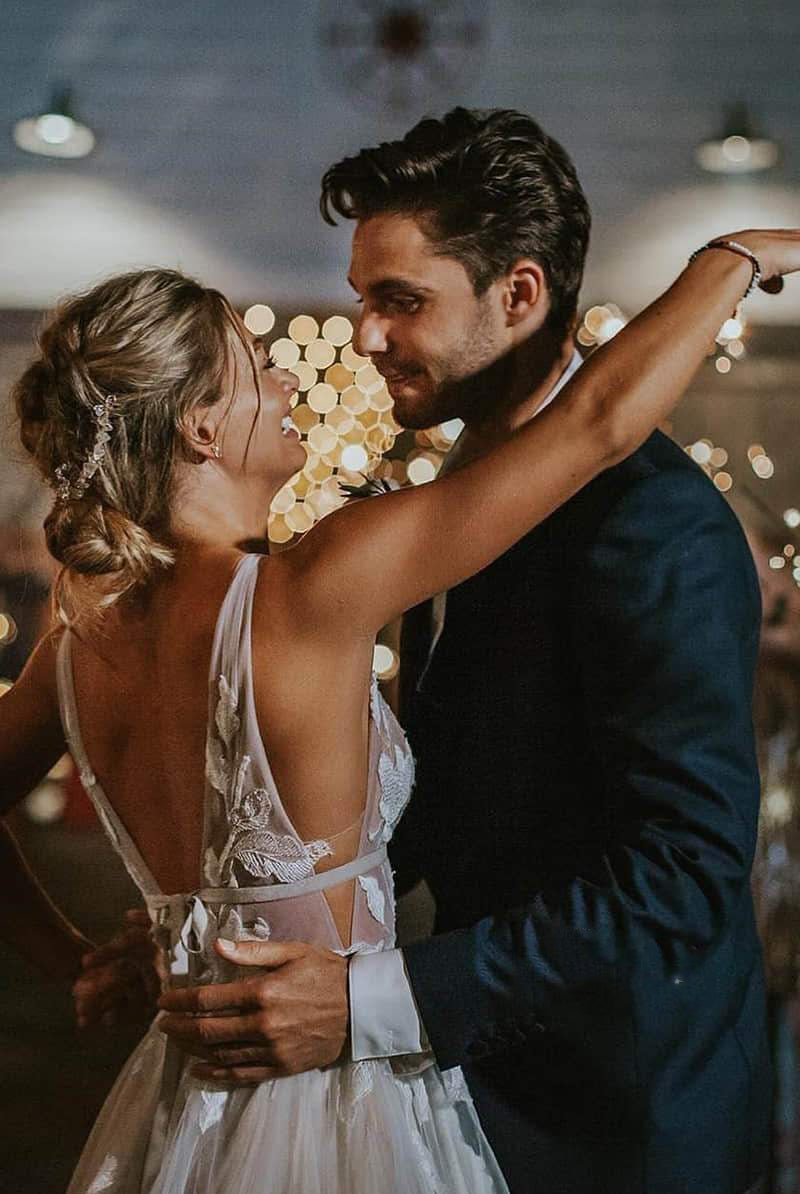 Marvelous V-neck A-Line Wedding Dress Tulle Appliques Rustic Wedding Dress