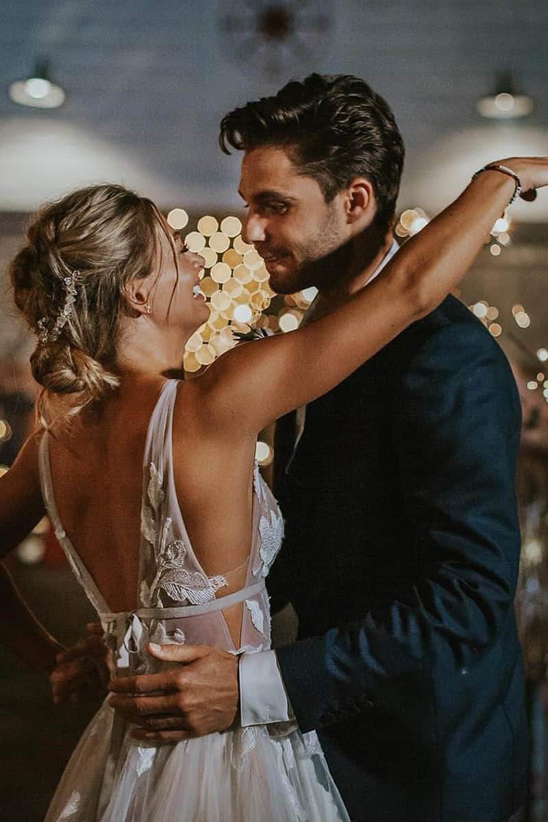 Marvelous V-neck A-Line Wedding Dress Tulle Appliques Rustic Wedding Dress