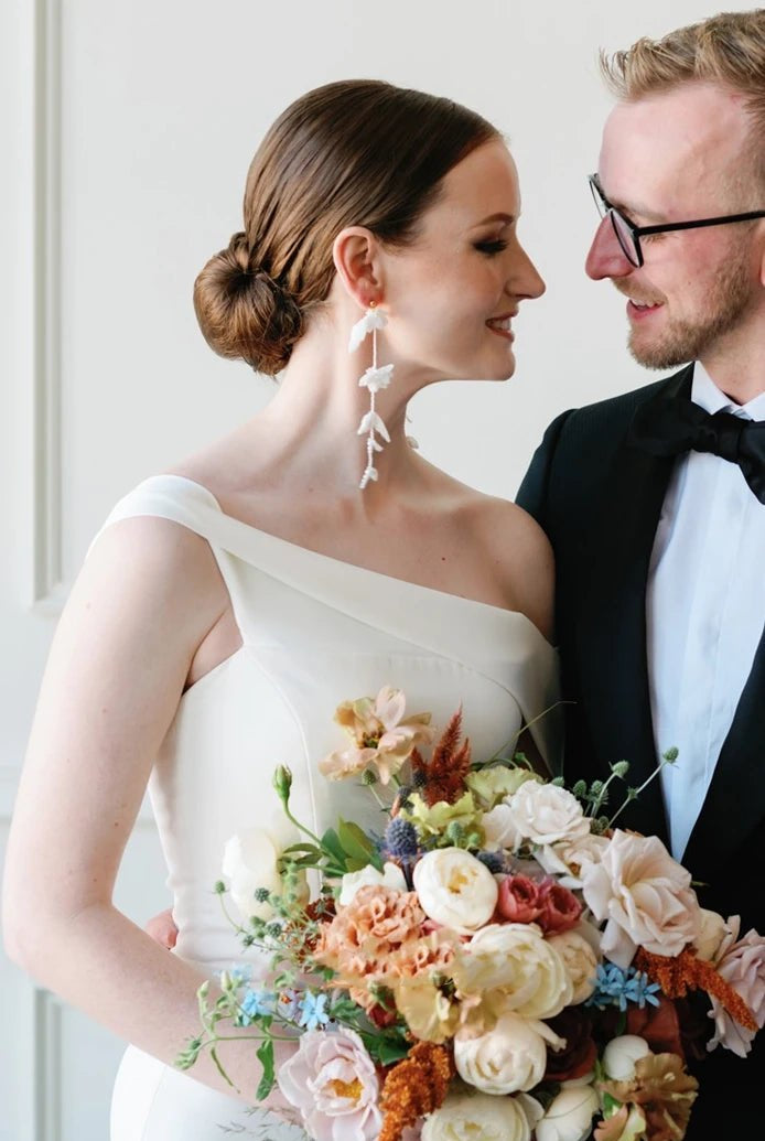 Mermaid One-shoulder Satin Sexy Wedding Dress Sleeveless With Court Train