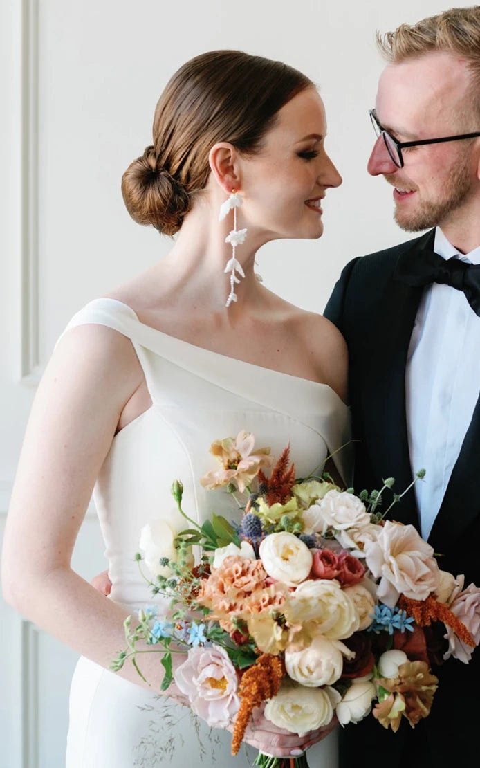 Mermaid One-shoulder Satin Sexy Wedding Dress Sleeveless With Court Train