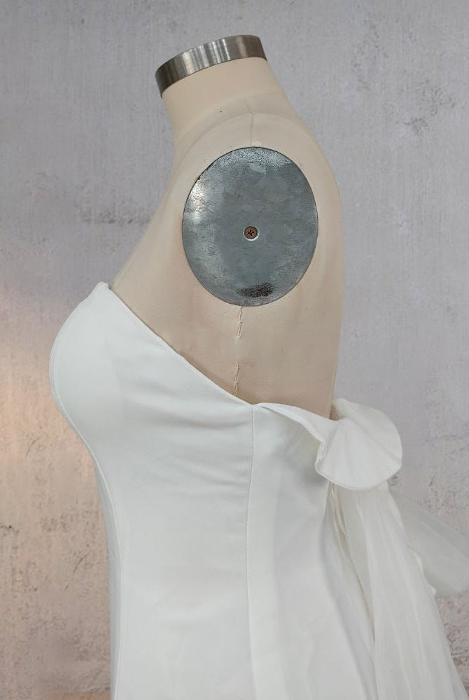 Mermaid Simple Ruffled White Wedding Dress