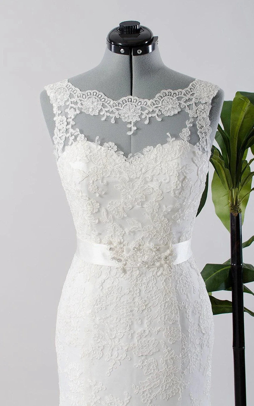 Mermaid Sleeveless Lace Appliques Backless Sexy Wedding Dress with Sash