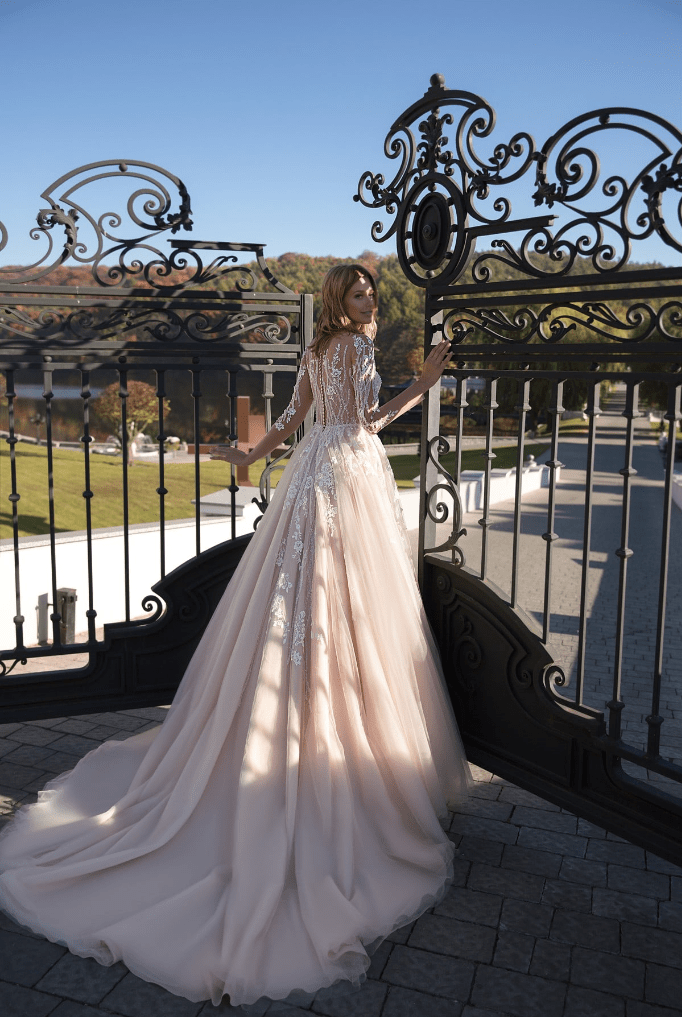 Simple Jewel Long Sleeve Brush Train Tulle Ball Gown Wedding Dress with Appliques