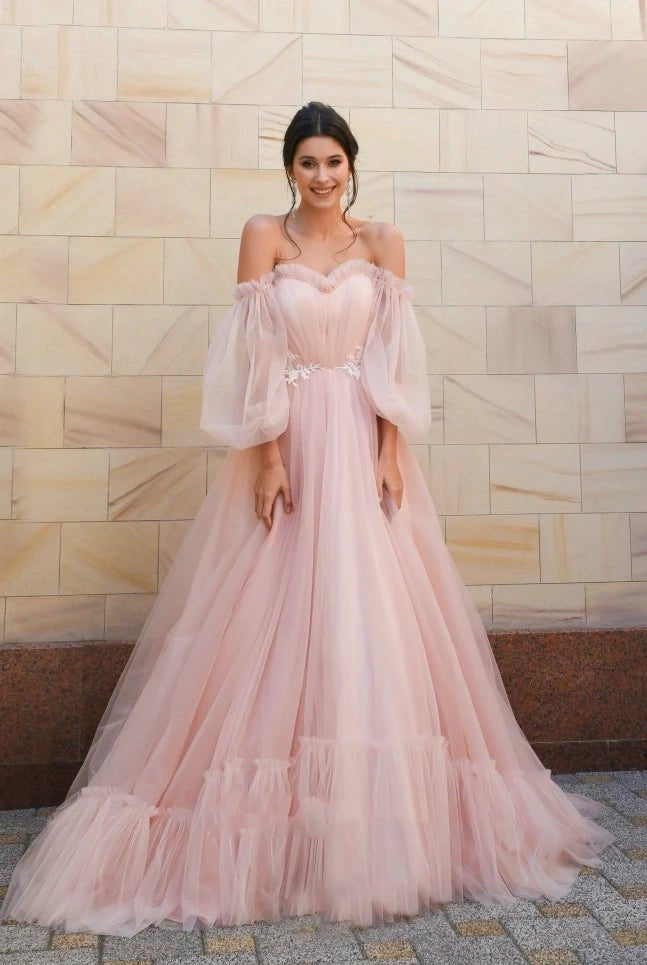 Off-shoulder Charming Sweetheart Tulle Wedding Dress With Poet Sleeves