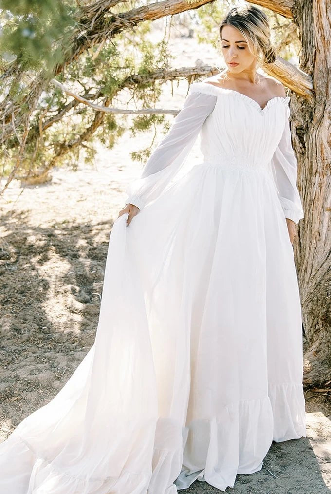 Off-shoulder Sleeves Sweetheart Elegant Chiffon Wedding Dress with Appliques