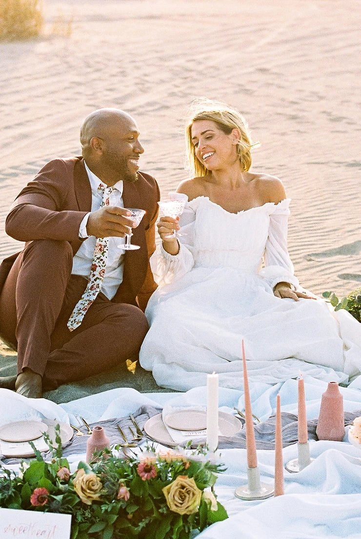 Off-shoulder Sleeves Sweetheart Elegant Chiffon Wedding Dress with Appliques