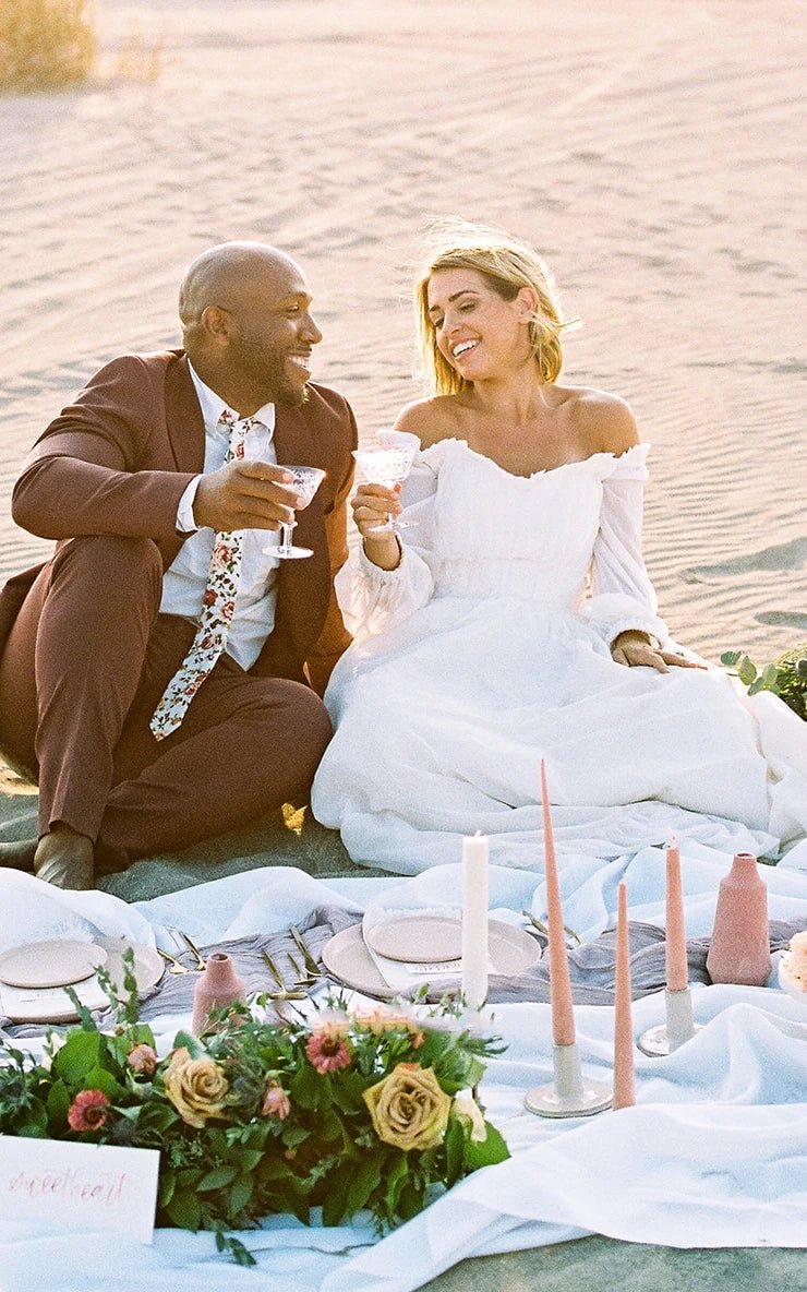 Off-shoulder Sleeves Sweetheart Elegant Chiffon Wedding Dress with Appliques