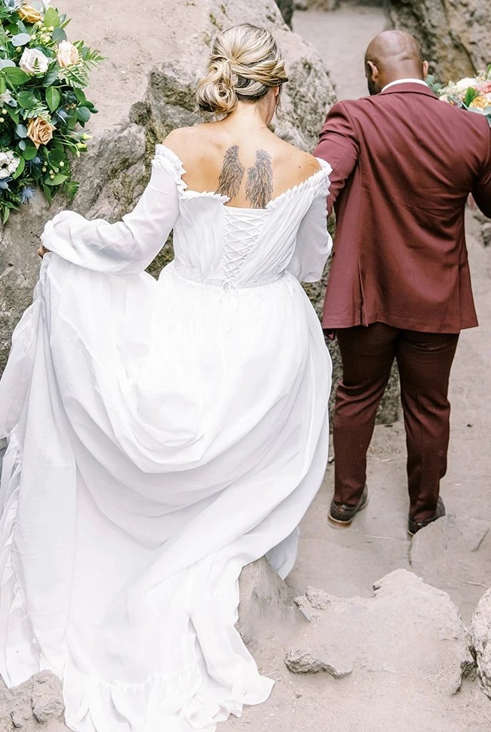 Off-shoulder Sleeves Sweetheart Elegant Chiffon Wedding Dress with Appliques