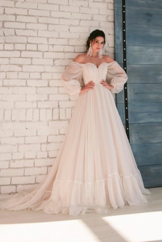 Off-shoulder Sleeves Sweetheart Elegant Chiffon Wedding Dress with Appliques