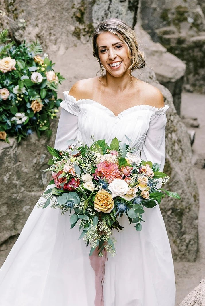 Off-shoulder Sleeves Sweetheart Elegant Chiffon Wedding Dress with Appliques