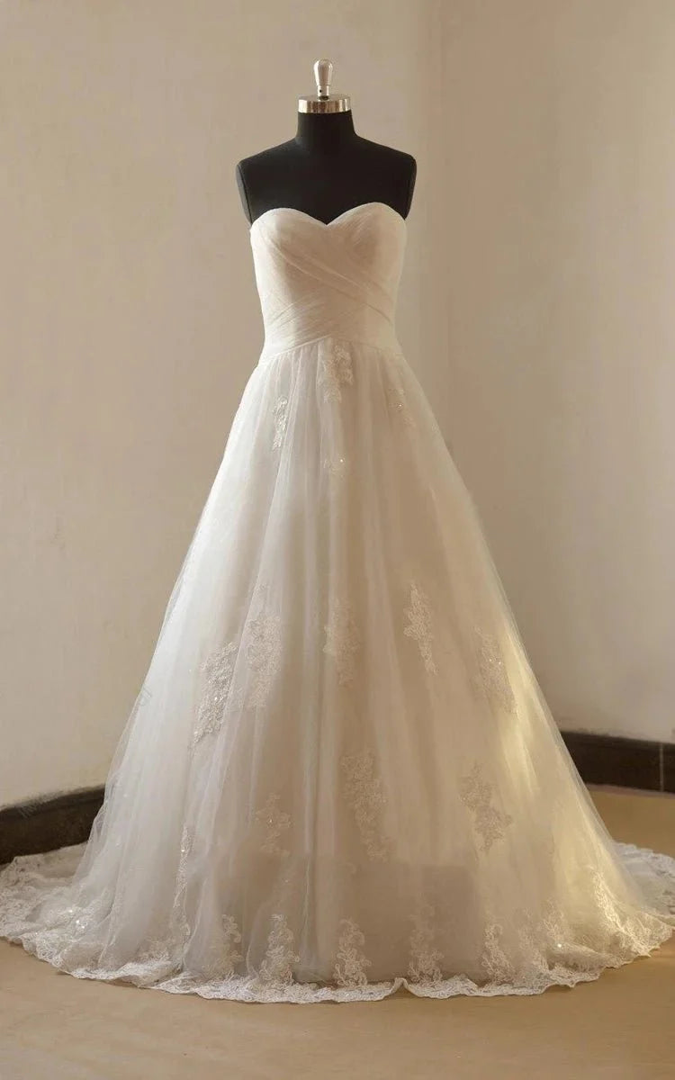 Romantic A Line Lace Appliques Sweetheart Neckline Sleeveless Wedding Romantic A Line Lace Appliques Sweetheart Neckline Sleeveless Wedding