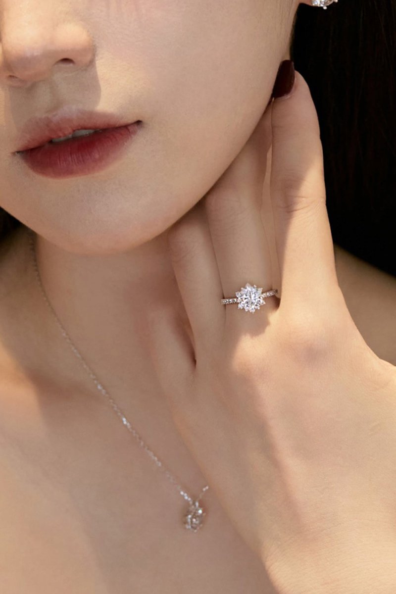 Round - Cut Shiny Star Engagement Ring - KissProm