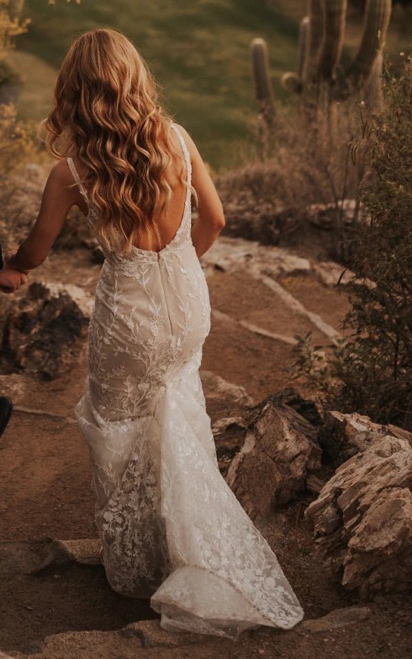 Sexy Mermaid V-neck Lace Sleeveless Wedding Dress with Sweep Train Simple Elegant Ethereal Country Garden