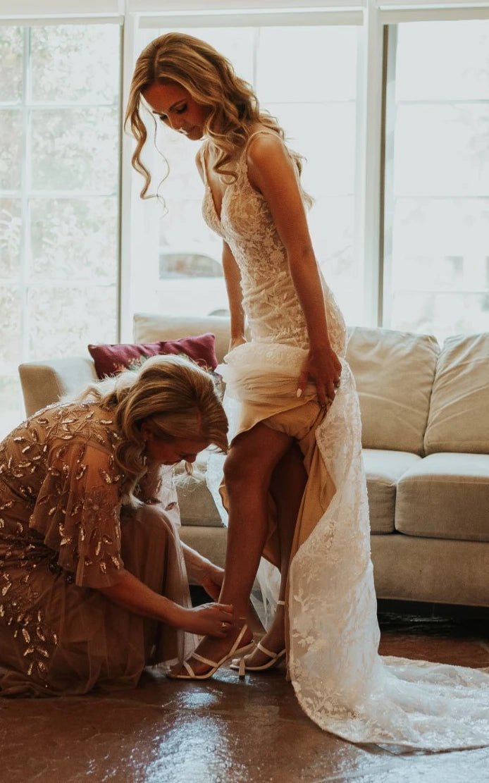 Sexy Mermaid V-neck Lace Sleeveless Wedding Dress with Sweep Train Simple Elegant Ethereal Country Garden