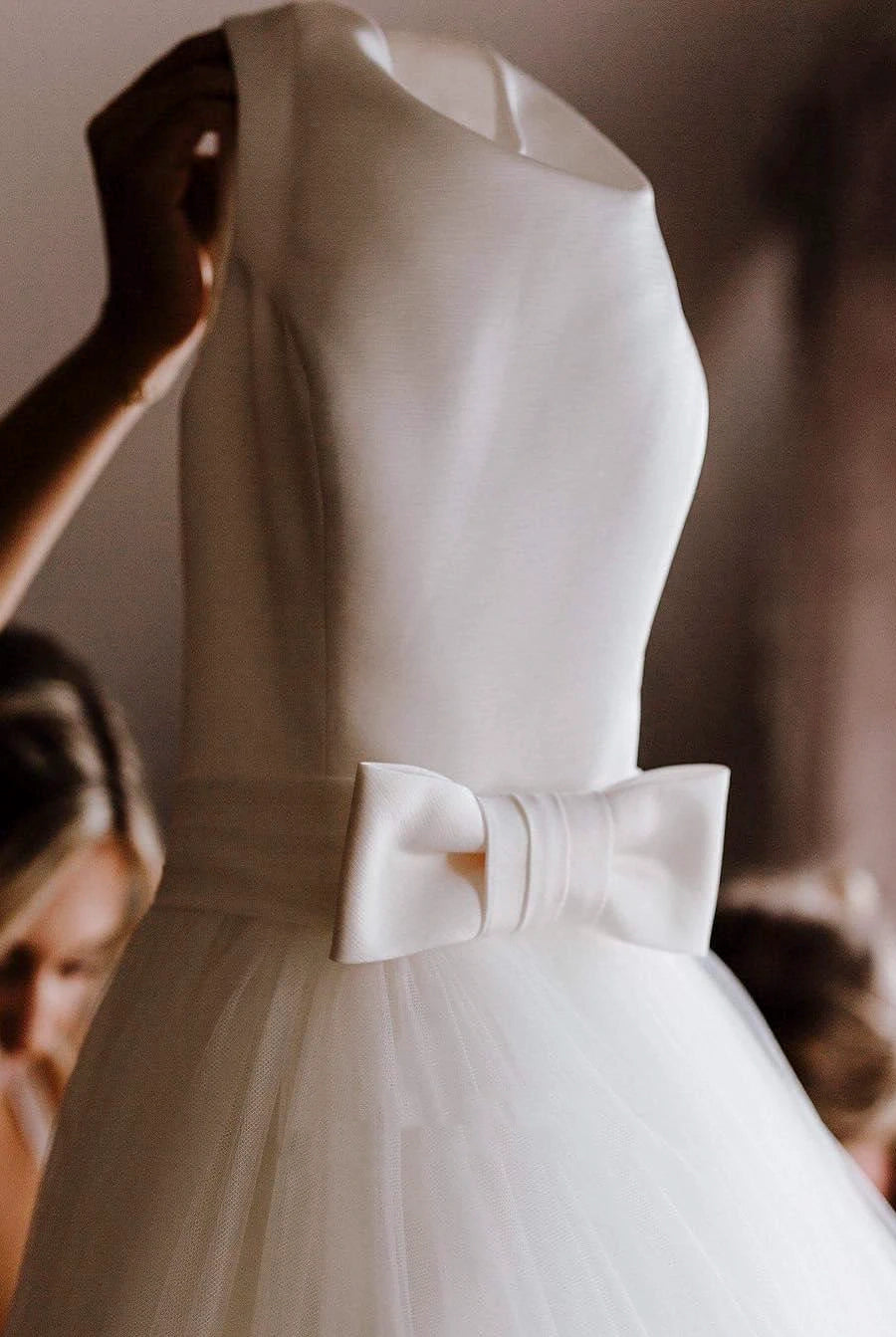 Sleeveless Deep V-back Ethereal Ballgown With Bow And Tulle Wedding Dress