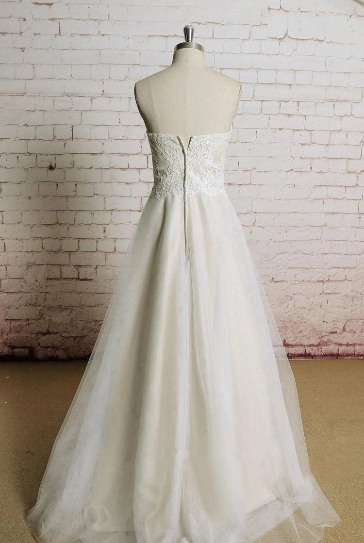 Sweetheart A-Line Tulle Lace Appliques Sleeveless Wedding Dress