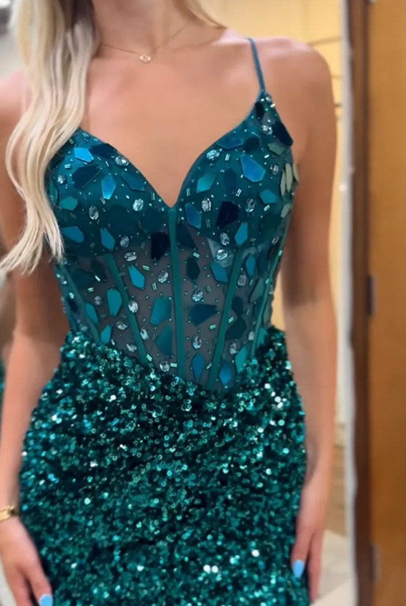 Nelly | Red Mirror-Cut Sequins Halter Sheath V Neck Homecoming Dress