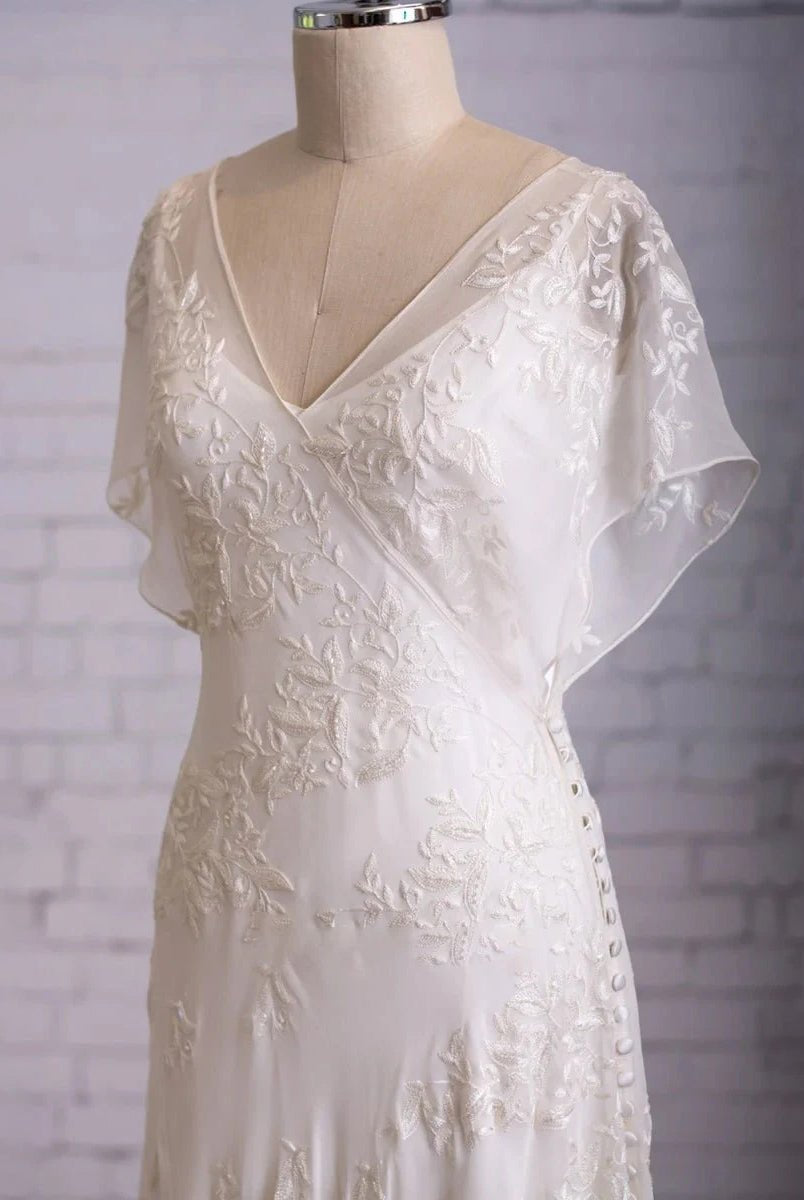 Vintage Graceful Floral V - neck V - back Side Button Decorated Lace Wedding Dress With Butterfly Sleeves - KissProm
