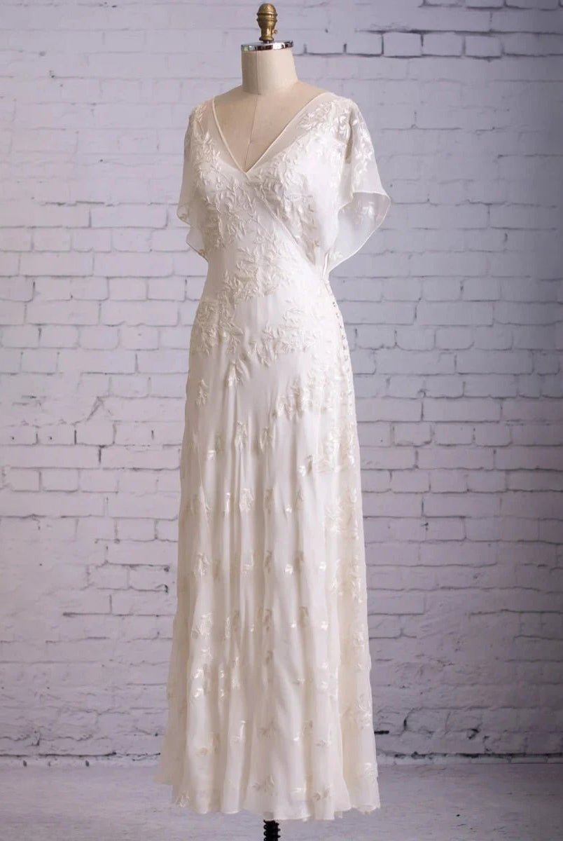 Vintage Graceful Floral V - neck V - back Side Button Decorated Lace Wedding Dress With Butterfly Sleeves - KissProm