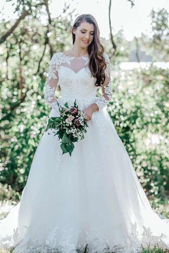 Vintage Lace Tulle Bateau Ball Gown Court Train Wedding Dress with Appliques