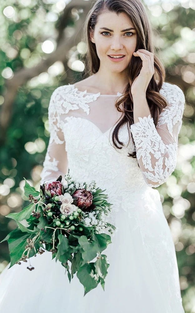 Vintage Lace Tulle Bateau Ball Gown Court Train Wedding Dress with Appliques