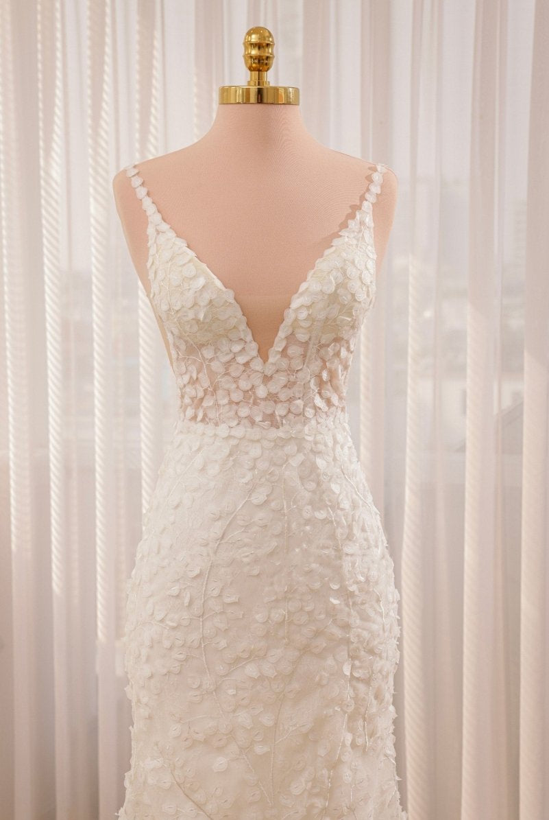 Straps White Lace Mermaid Wedding Dress With Appliques