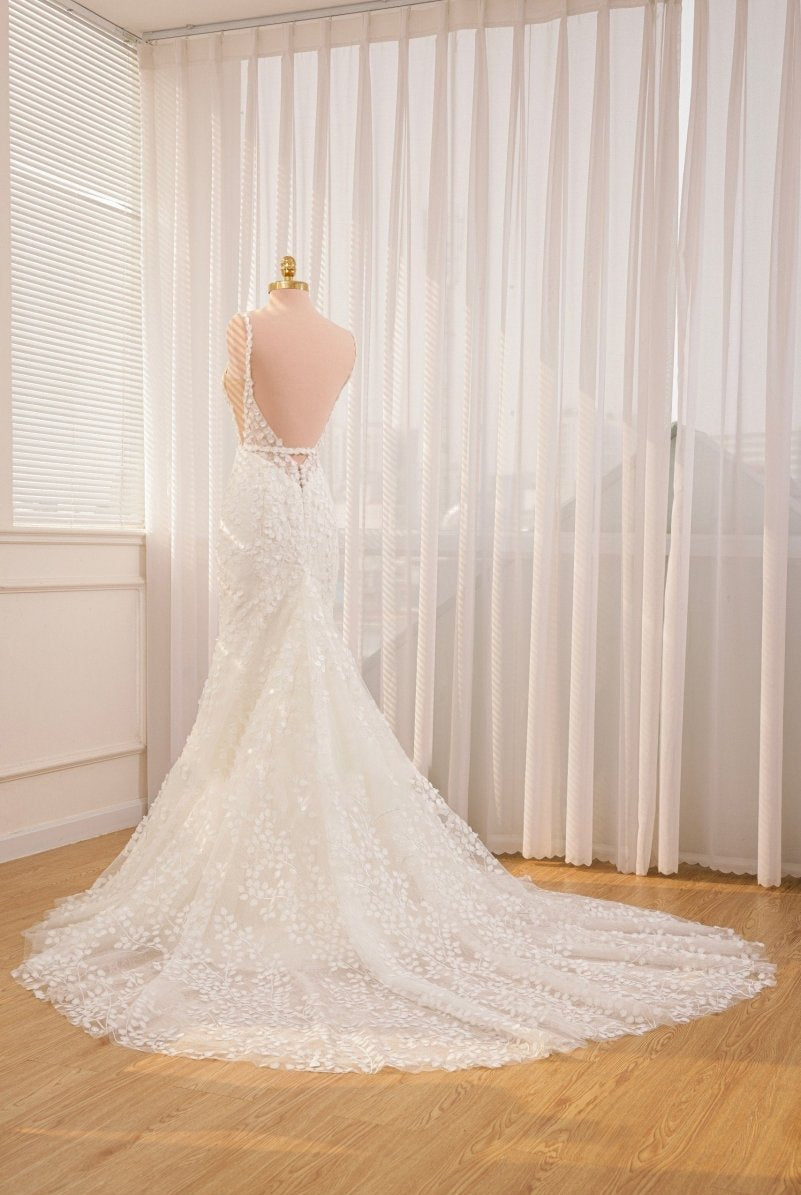 Straps White Lace Mermaid Wedding Dress With Appliques