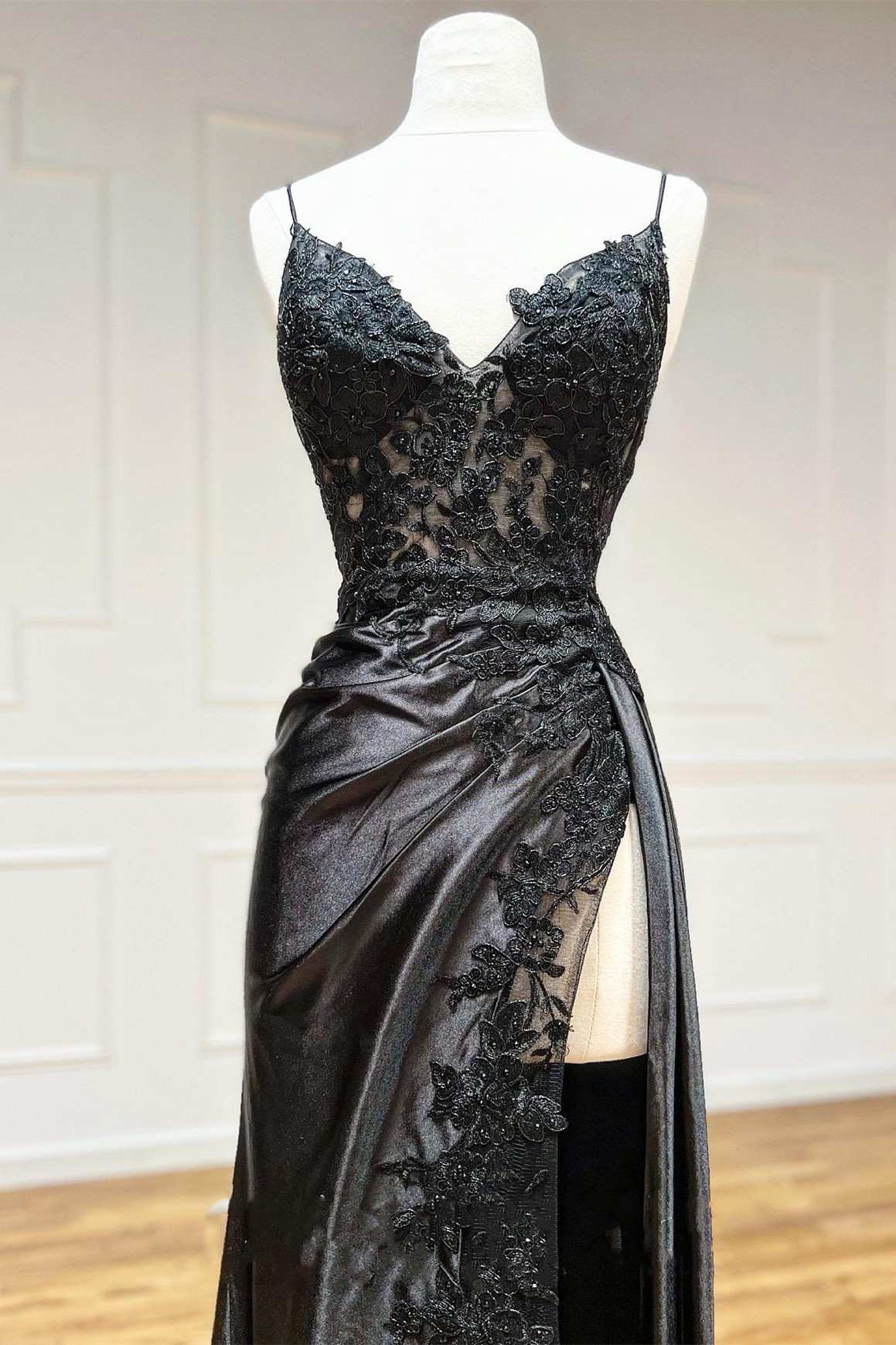 Beatrice |Sheath Black Long Appliques Prom Dress