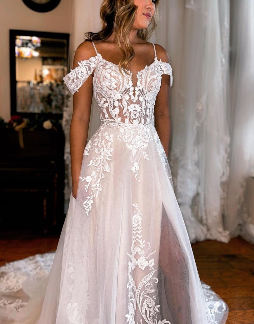 Kelly | A-Line Off The Shoulder Wedding Dress With Appliques And Split