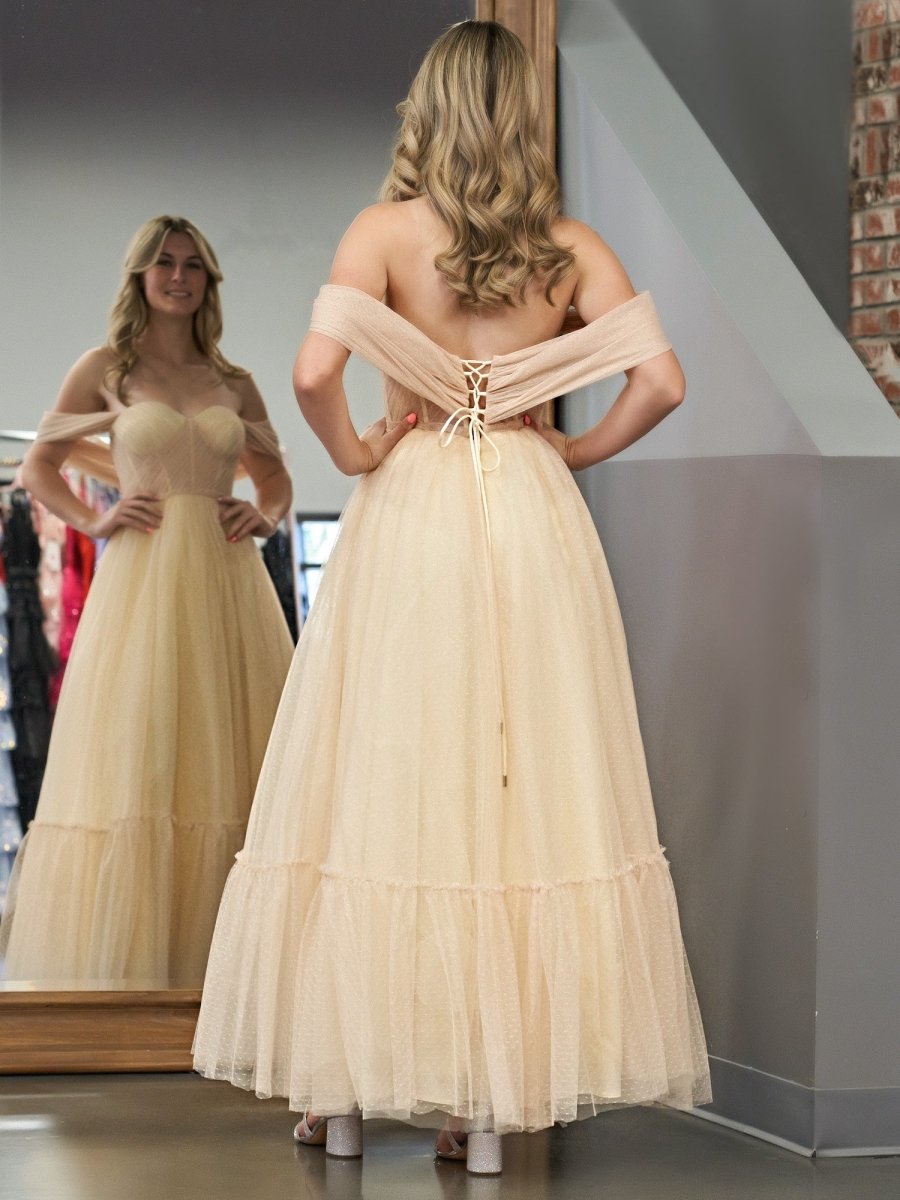 A-Line Champagne Tulle Sweetheart Tea-Length Prom Dress Champagne / 16
