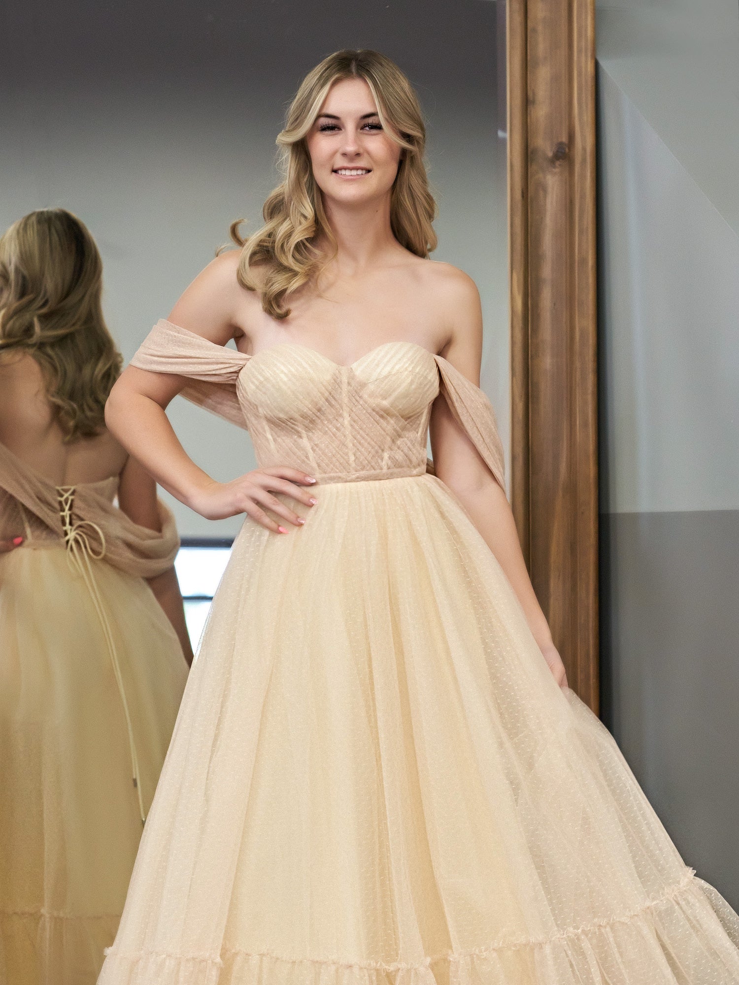 Nova | A-Line Champagne Tulle Sweetheart Tea-Length Prom Dress
