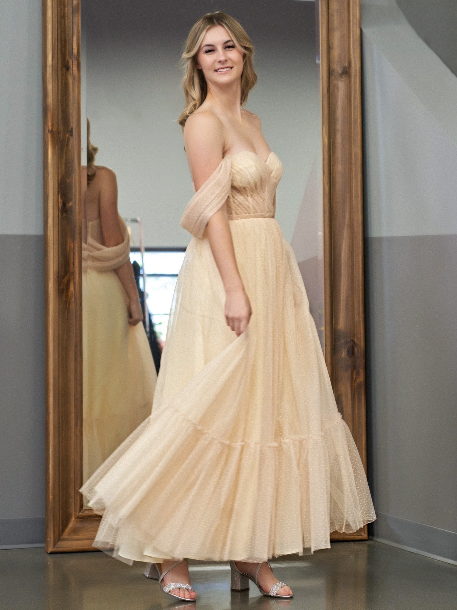 Nova | A-Line Champagne Tulle Sweetheart Tea-Length Prom Dress