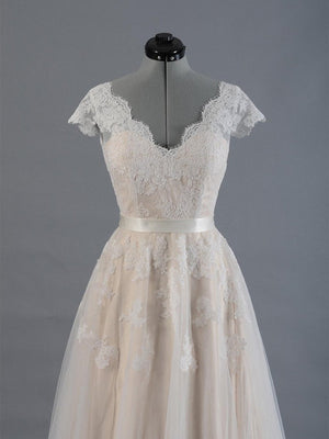 Nuria | Cap Sleeve V-Neck Lace Tulle Wedding Dress With Zipper Back