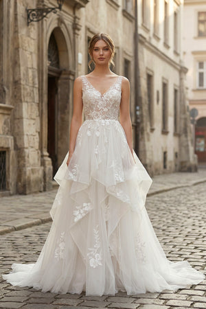 Charming A-line V-Neck Sleeveless Wedding Dress with Lace Appliques