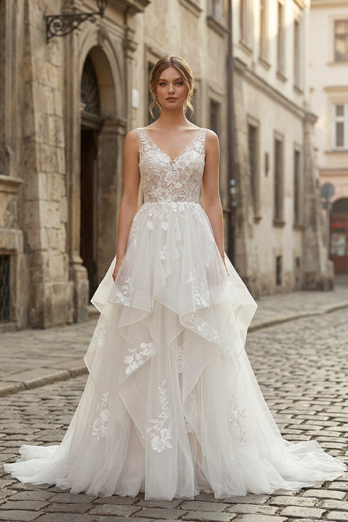 Charming A-line V-Neck Sleeveless Wedding Dress with Lace Appliques