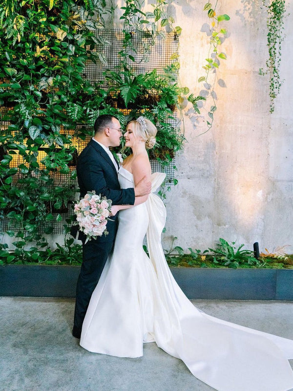 Mermaid Strapless Satin Wedding Dresses With Bow-Knot White Wedding Dress