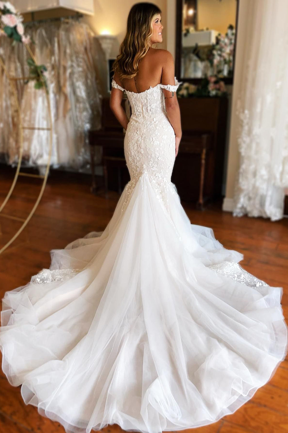 Amoura | Mermaid White Lace Sweep Train Long Wedding Dress