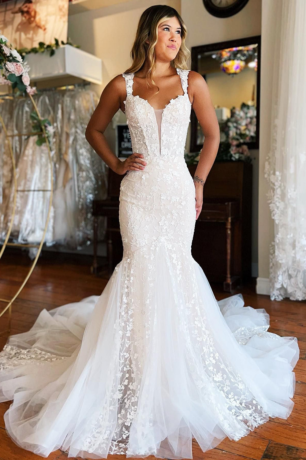 Amoura | Mermaid White Lace Sweep Train Long Wedding Dress