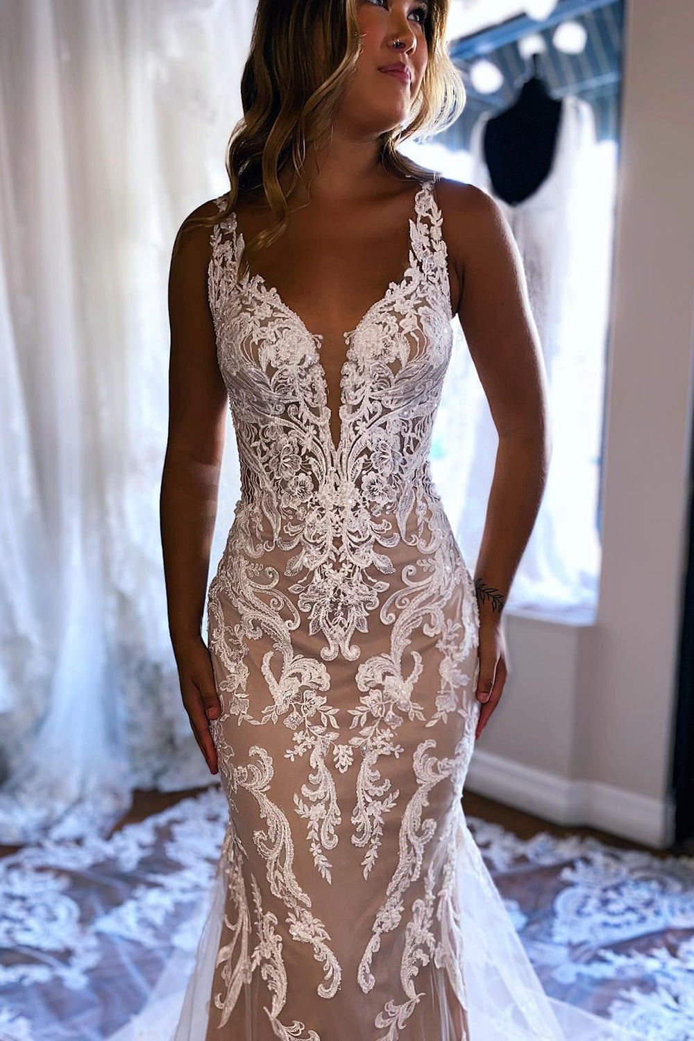 Aviana | Champagne V-Neck Mermaid Long Lace Wedding Dress