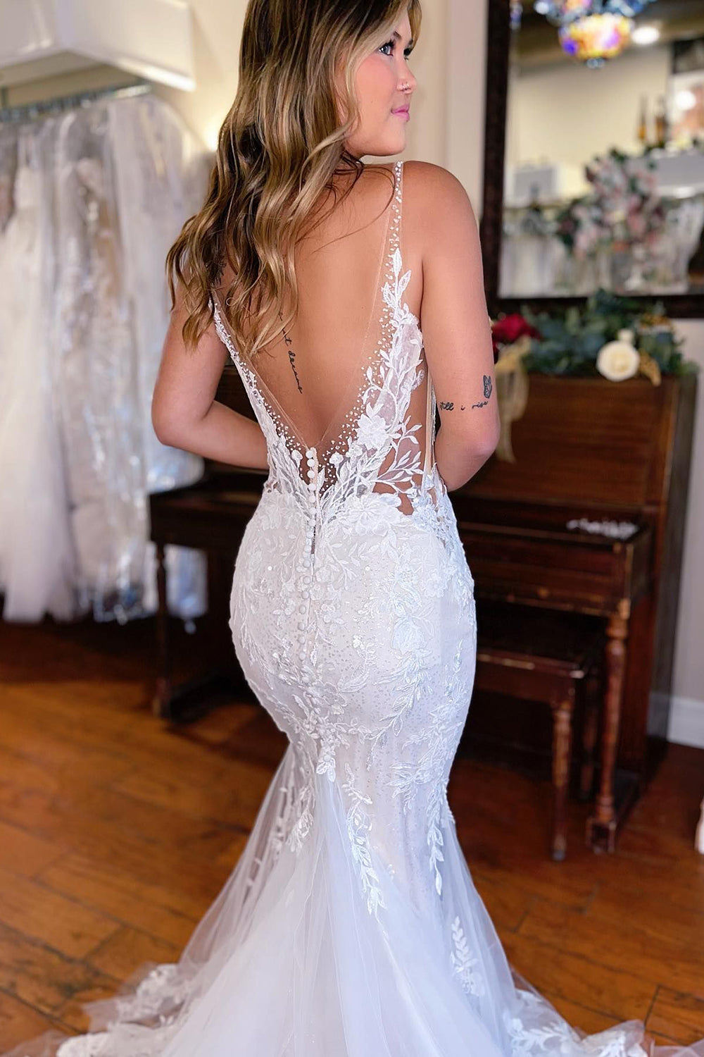 Violeta | White V-Neck Mermaid Long Lace Wedding Dress